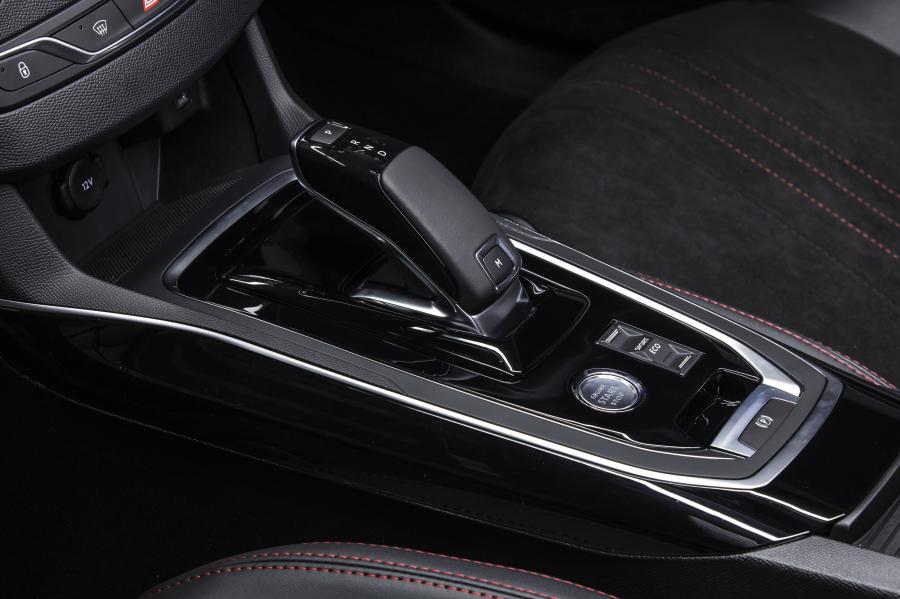Детали интерьера Peugeot 308 GT 2019 года  (AU) (фото 4 из 17)